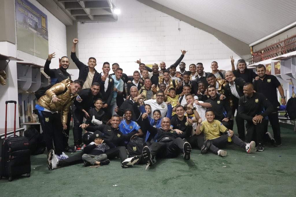 La celebración de Águilas después de ganar frente a Medellín: ¿Finalistas?