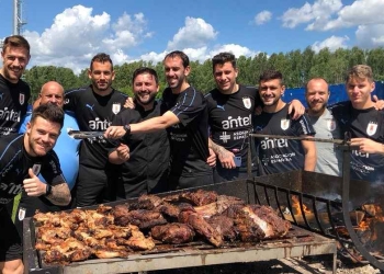 Uruguay llevó 900 kilos de carne al Mundial de Catar: ¡Ya hicieron el primer asado!