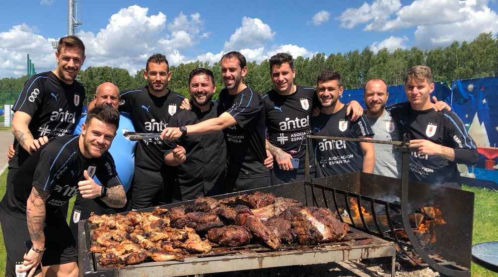 Uruguay llevó 900 kilos de carne al Mundial de Catar: ¡Ya hicieron el primer asado!