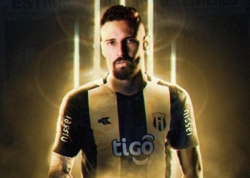 José Moya fue presentado oficialmente en su nuevo club