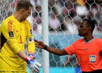 Manuel Neuer desafió a la FIFA y utilizó el símbolo arcoíris