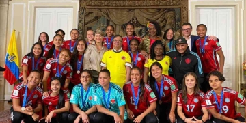 Gustavo Petro entregó los premios oficiales a la Selección Femenina sub-17