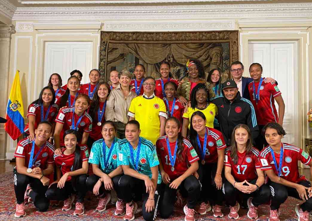 Gustavo Petro entregó los premios oficiales a la Selección Femenina sub-17
