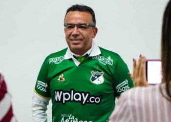 Carlos Velasco: presentación, elogios al club, donación y mensaje a empresarios