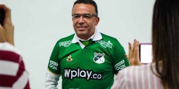 Carlos Velasco: presentación, elogios al club, donación y mensaje a empresarios