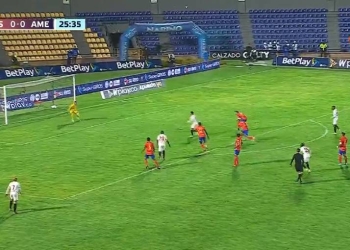 ¿Cómo no fue gol, Falque? Se lo perdió debajo del arco