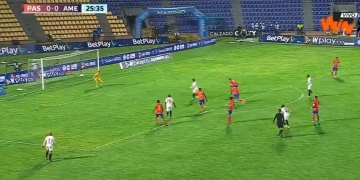 ¿Cómo no fue gol, Falque? Se lo perdió debajo del arco