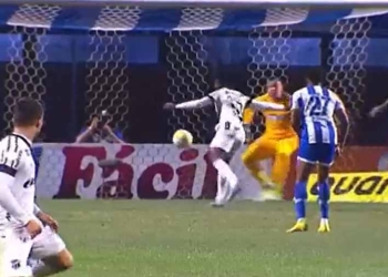 Video: Stiven Mendoza y el insólito penalti que sentenció el descenso de Ceará