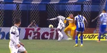 Video: Stiven Mendoza y el insólito penalti que sentenció el descenso de Ceará