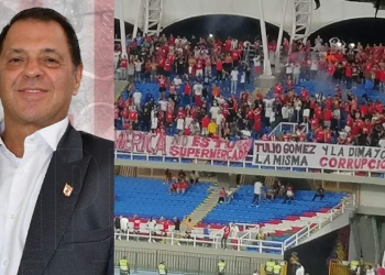 Las múltiples pancartas en contra de Tulio Gómez en el Pascual Guerrero
