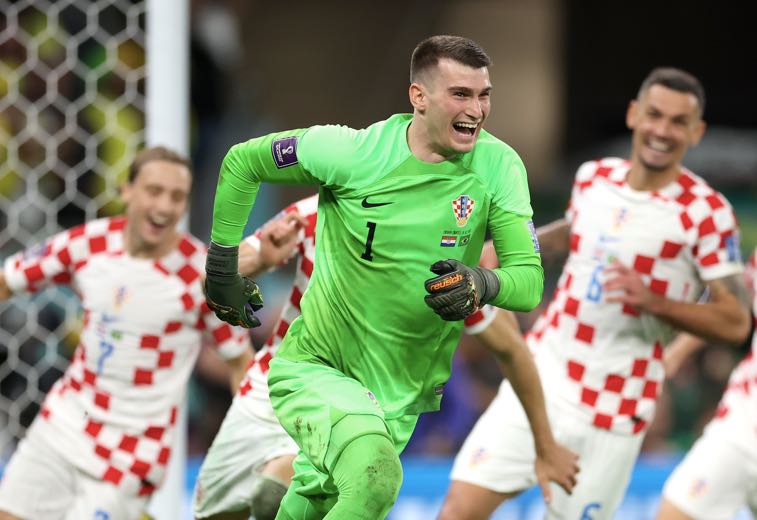 ¡Livaković y Croacia eliminaron a Brasil! Otra vez desde los panales
