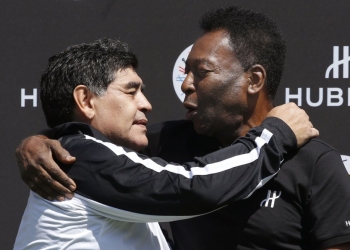 La única vez que Pelé y Maradona jugaron juntos