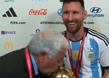 Tití Fernández, el beso a la Copa que tenía Messi y su emotiva despedida