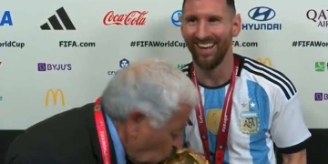 Tití Fernández, el beso a la Copa que tenía Messi y su emotiva despedida