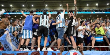 Barristas y más de 30.000 hinchas. El factor diferencial de Argentina