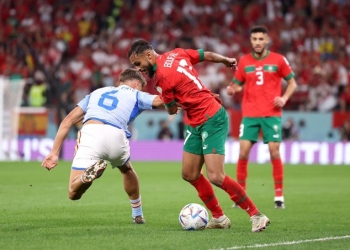 Bailoteo de Boufal a Llorente sin tocar el balón
