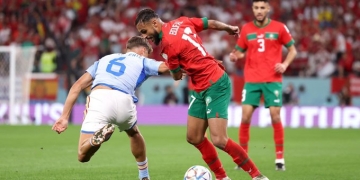 Bailoteo de Boufal a Llorente sin tocar el balón