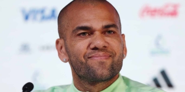 Dani Alves impondrá récord en Mundiales y responde a las críticas