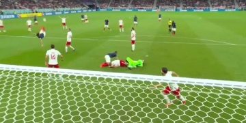 El golazo de chilena que le anularon a Giroud vs. Polonia: ¿Era falta?
