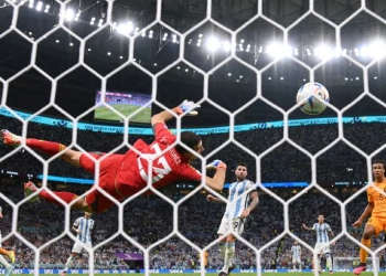 Dibu Martínez: 2 tiros al arco y 2 goles para Países Bajos