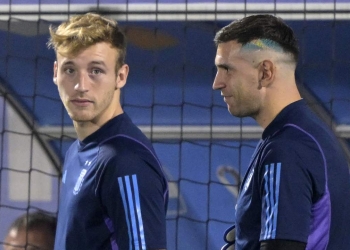 El ‘Dibu’ Martínez sorprendió con su look en Catar