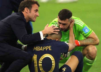 Dibu Martínez, Mbappé y el gesto del que también debe hablarse
