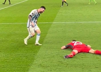 Viral: la imagen de Dibu Martínez y Leo Messi tras los penaltis