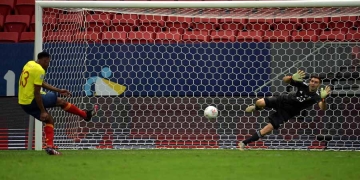 Dibu Martínez y su espectacular racha en penaltis. ¡Empezó con Colombia!