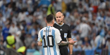 Messi y el Dibu muy calientes con Mateu Lahoz: «El peor árbitro de la Copa»