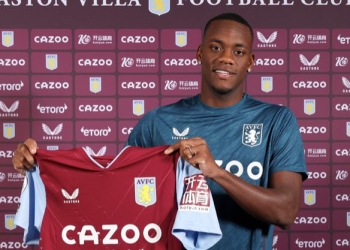 Jhon Durán ya fue presentado en Aston Villa: ¡Le luce la casaca!