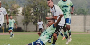 ¡Primero de Luciano Pons en 2023! Balonazo desde afuera del área