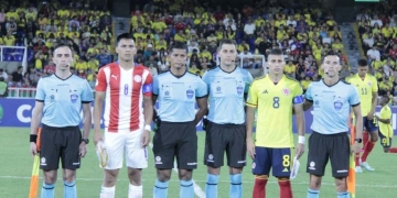Comienzo difícil de la Selección Colombia: penal en contra a los 6 minutos