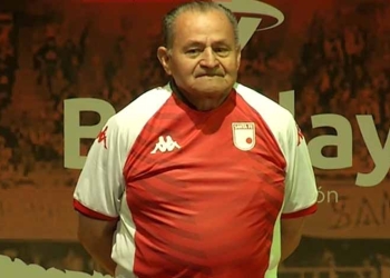 ¡Alfonso Cañón en la presentación de la nueva camiseta de Santa Fe!