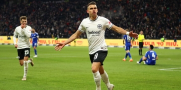 Santos Borré está de regreso: gol y asistencia con el Frankfurt