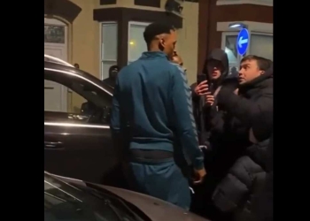 Yerry Mina habló con hinchas del Everton sobre la crisis del equipo
