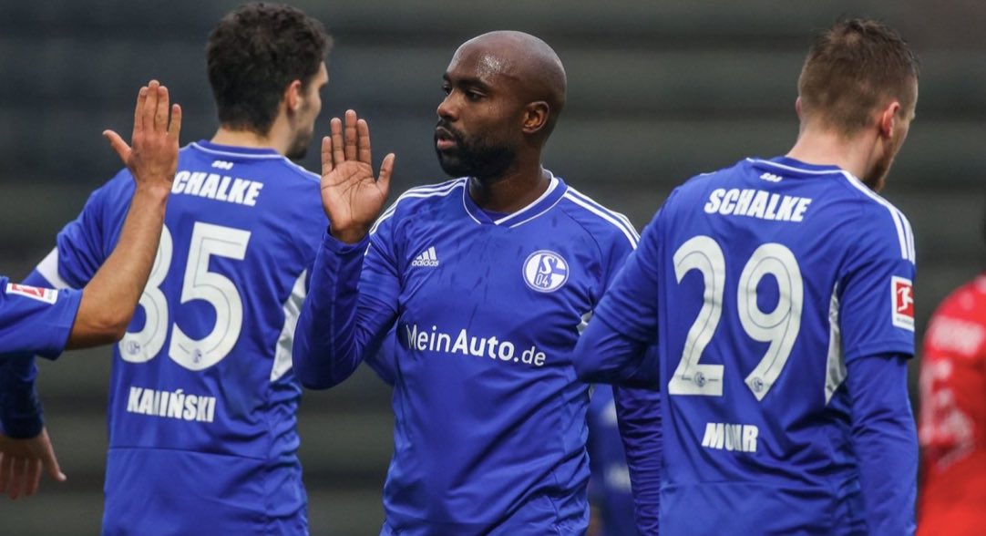 Álvarez Balanta no se demoró en debutar con el Schalke 04