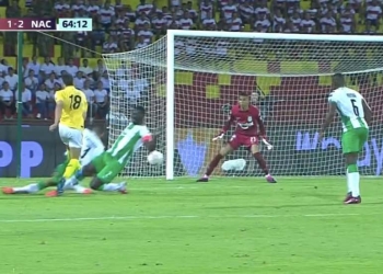 Cristian Zapata, tres manos en el área y nada de penal… ¿Y el VAR?