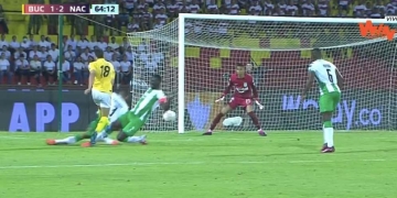 Cristian Zapata, tres manos en el área y nada de penal… ¿Y el VAR?