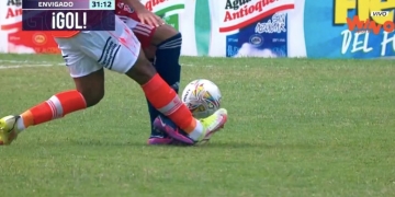 El VAR, del lado del DIM: gol anulado a Envigado y penal a favor