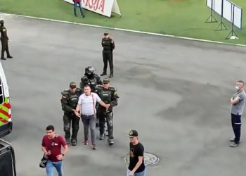 Entre aplausos: así salió la persona que agredió a Daniel Cataño