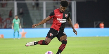 Jherson Mosquera, indiscutido en Argentina: ya marcó gol con Newell’s