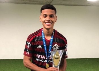 Jugó en Flamengo, está en segunda y hoy lo buscan Santos y Bragantino
