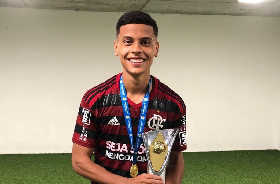 Jugó en Flamengo, está en segunda y hoy lo buscan Santos y Bragantino