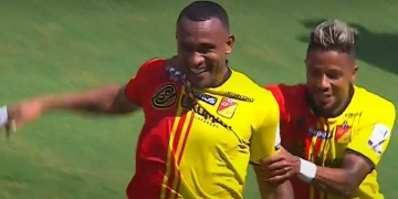 El primer gol de Ángelo Rodríguez en el Pereira, rarísimo y desde el piso