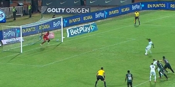 ¿Se debía repetir el penal de Kevin Velasco en Medellín?