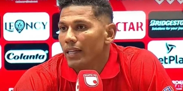 Álex Mejía: su reclamo por el segundo penalti a Santa Fe y “jugar a las 2 p.m. en Bogotá es…”