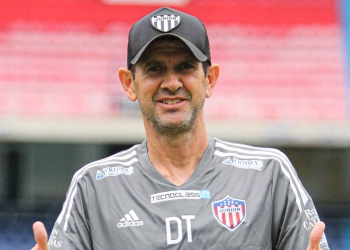 El día después del papelón continental: ¿Peligra el puesto de Reyes en Junior?