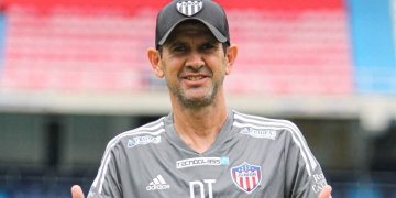 El día después del papelón continental: ¿Peligra el puesto de Reyes en Junior?