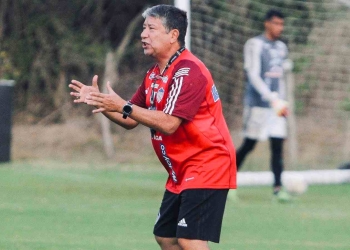 A Bolillo Gómez no le convencen: "¿Qué jugador para el Junior está libre?"