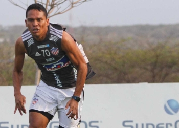 "Carlos Bacca, ¿No te da pena cobrar tanto dinero en Junior?": ¿Quién lo dijo?